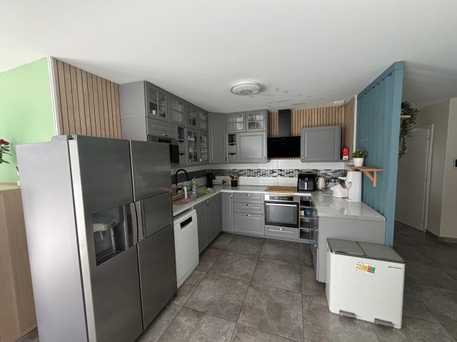EXCLUSIVITÉ SUPERBE MAISON CONTEMPORAINE DE PLAIN PIED 117 m2 TERRAIN 622 m2 2 min A43