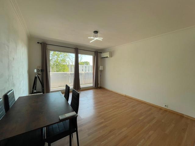 EXCLUSIVITE SUR AVIGNON APPARTEMENT AU 4EME ET DERNIER ETAGE EN RESIDENCE SECURISEE AUX PORTES DES REMPARTS