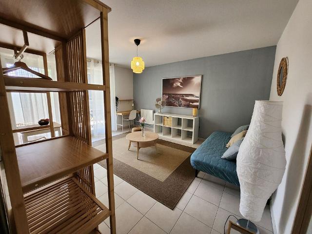 EXCLUSIVITE SUR AVIGNON LOCATION STUDIO MEUBLE de 23.65 m² avec terrasse + parking privé