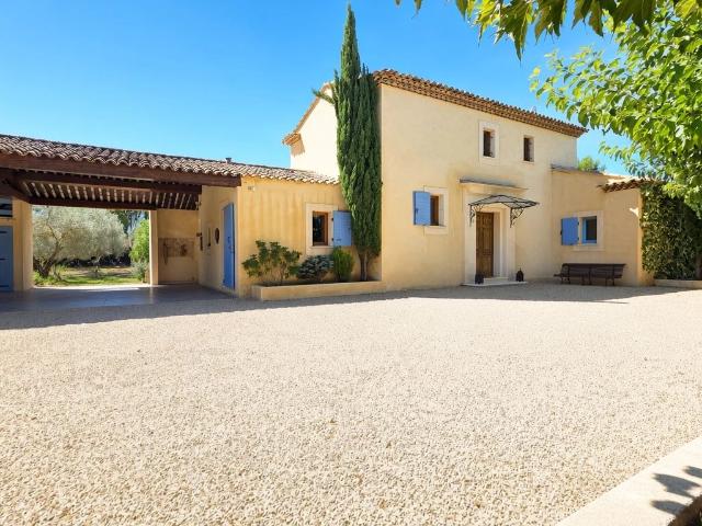 EXCLUSIVITÉ sur Saint Cannat: Belle villa de 150m2 sur terrain paysager