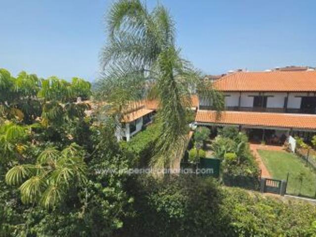 Exclusivity semi detached house with private garden and spectacular views of the sea and Mount Teide