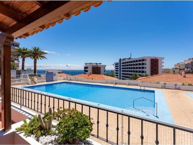 Exclusividad frente al Atlántico: Apartamento de lujo con terraza y piscina en Candelaria