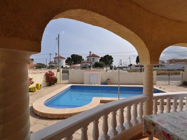 Exclusividad: Villa con piscina privada cerca del mar 132m² Miami Platja