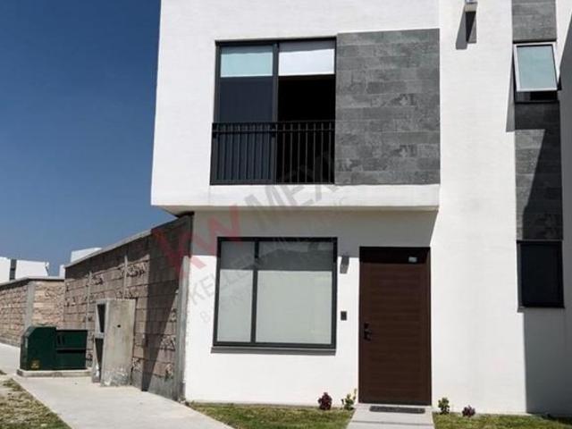 ¡Exclusividad y Diseño: Estrena Residencia de Lujo en Esquina con Jardín Majestuoso!