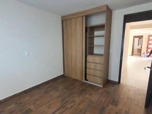Exclusividad y Espacio en Villas del Alamo
