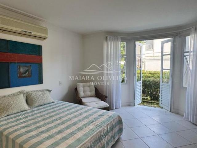 Exclusividade na Praia da Baleia | Casa em Condomínio com 5 Suítes