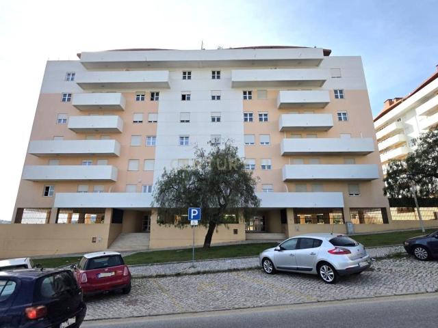 Exclusividade no Condomínio do Farol: A Única Fração com Vista Rio e Estacionamento Duplo Box e Parqueamento