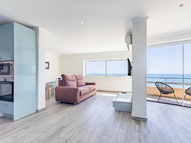 Exclusividade À Beira Mar | T2 Com Vista Panorâmica Sobre O. 75m² Portimão