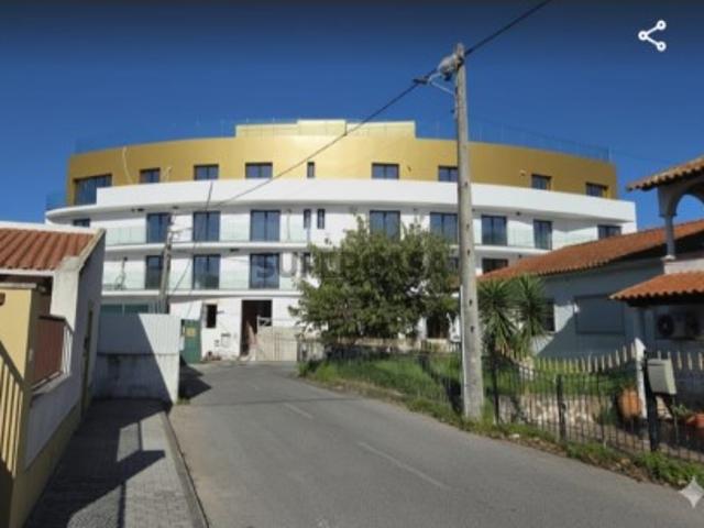 T4 Duplex com Rooftop, Piscina e Box | Lourinhã