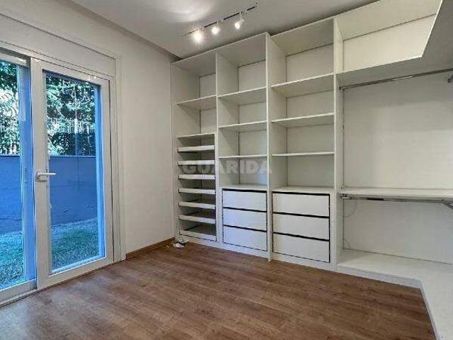 Exclusividade e Alto Padrão: Apartamento de 550m² com 4 Suítes, Amplo Terraço e 3 Vagas de Garagem COD: 26358