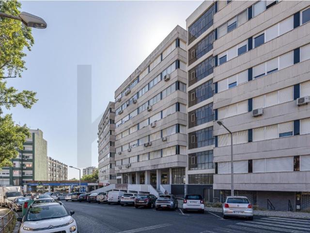 Exclusividade, Espaço e Potencial sem Limites nos Olivais Su. 164m² Santa Maria dos Olivais