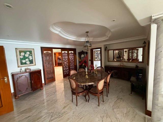 Exclusividade Frente Mar: Mansão Suspensa de 410m² no Endereço Mais Nobre da Cidade