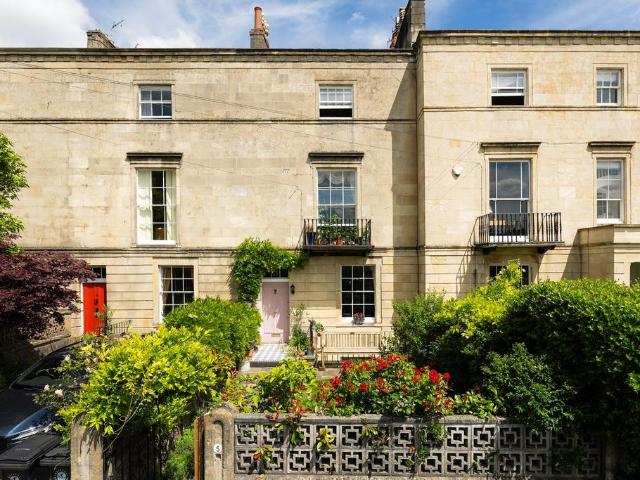 Exeter Buildings, Redland, BS6 4 bed terraced house to rent £4,500 pcm £1,038 pw