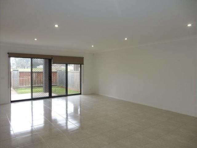 Execuitive 3 Bedroom Spacious Townhouse!