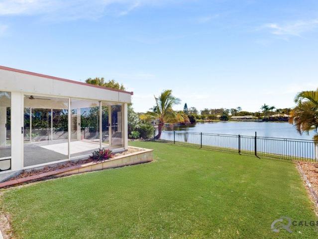 Executive 3 Bedroom Lakefront Residence Tranquil Living in Steiglitz
