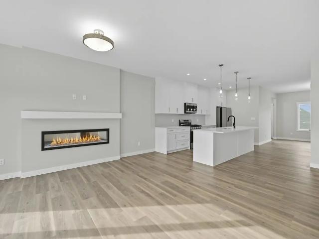 Executive 1,650 Sq Ft Main Floor in Tonewood – Central A/C, 2 Car Garage