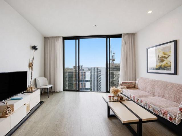 Executive 1 Bed Apartment in the Heart of South Brisbane l Urban Luxury Meets Unbeatable Convenience