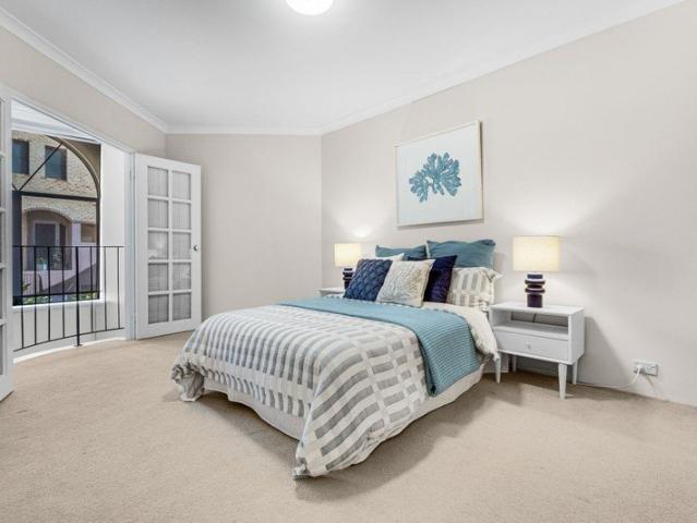 Executive 2.5 Bed, 2 Bath Unit in the Heart of Nedlands Short Term 6 Mth Lease