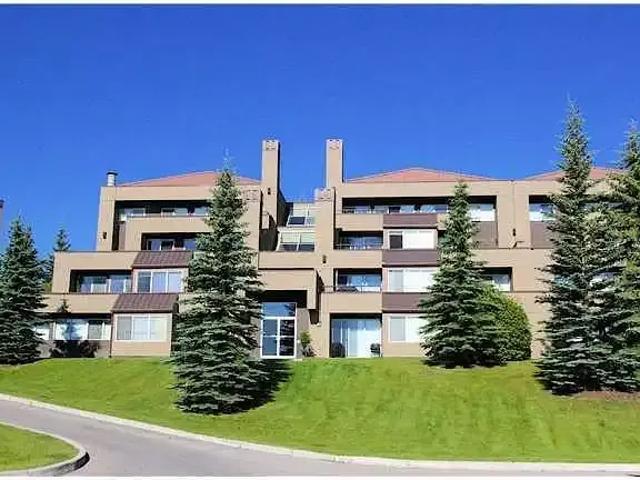 Executive 2 Bdrm and 2 bathrooms + Den Unfurnished Condo in Paterson rent — 2 Bedrooms Condo Unit