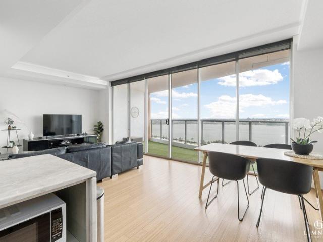 Executive 2 Bedroom Apartment with Spectacular Swan River Views Condor Tower
