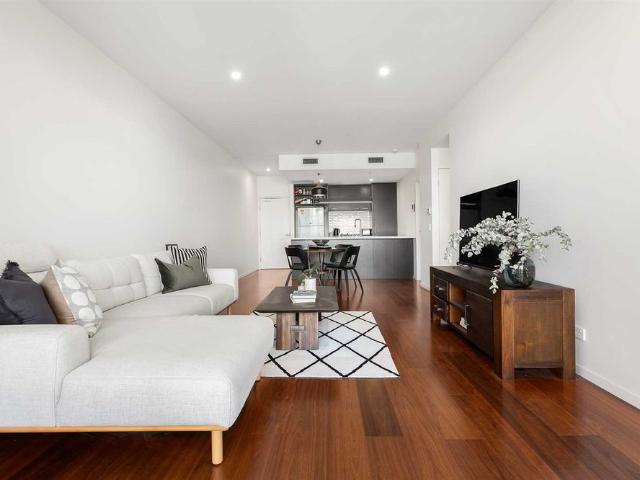 EXECUTIVE 2 BEDROOM UNIT IN THE HEART OF SHERWOOD!