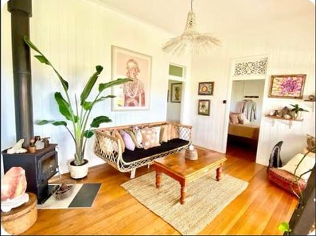 Executive 4 Bdr Furnished Queenslander with Ocean Views of the Noosa Hinterland?
