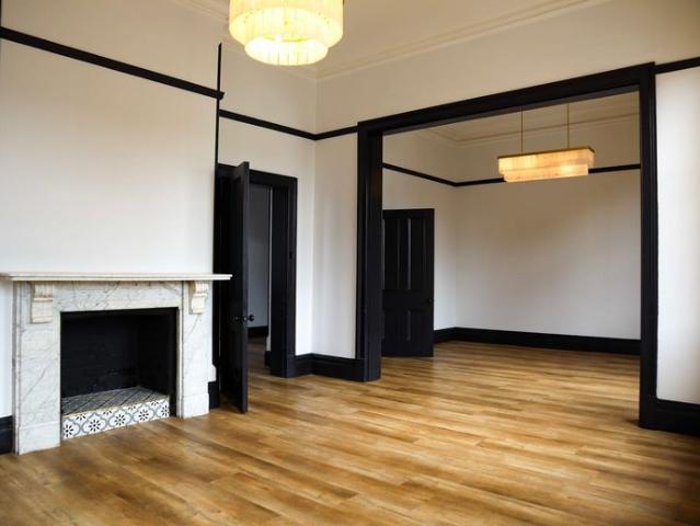 EXECUTIVE 4 BEDROOM APARTMENT IN THE CBD!