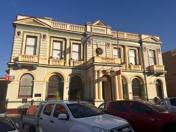 EXECUTIVE 4 BEDROOM APARTMENT IN THE CBD!