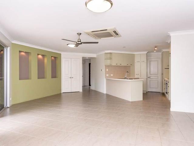 EXECUTIVE 4 BEDROOM HOME IN WELL SOUGHT AFTER ESTATE