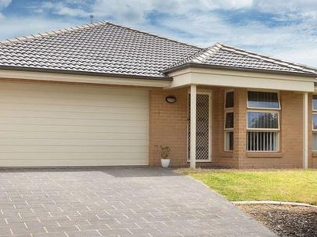 Executive 4 bedroom home opposite peaceful outlook over the reserve! 8 Burton Crescent, Wodonga