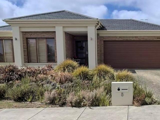 Executive 4 Bedroom home with Study