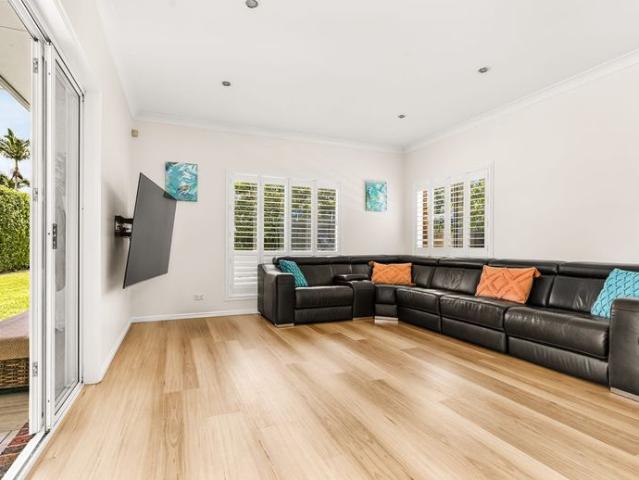 Executive 5 Bedroom Family Home in Fig Tree Pocket!
