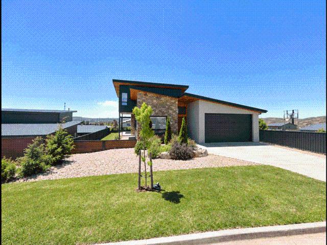 Executive 5 Bedroom Home / 12 Month Lease / Lake Views