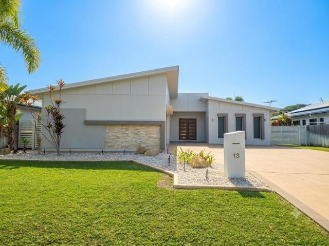 EXECUTIVE 5 BEDROOM HOME IN IDALIA.
