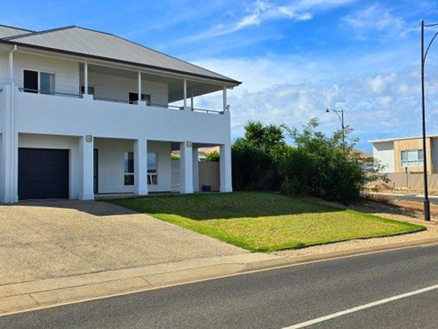 EXECUTIVE 5 BEDROOM HOME WITH SEA VIEWS