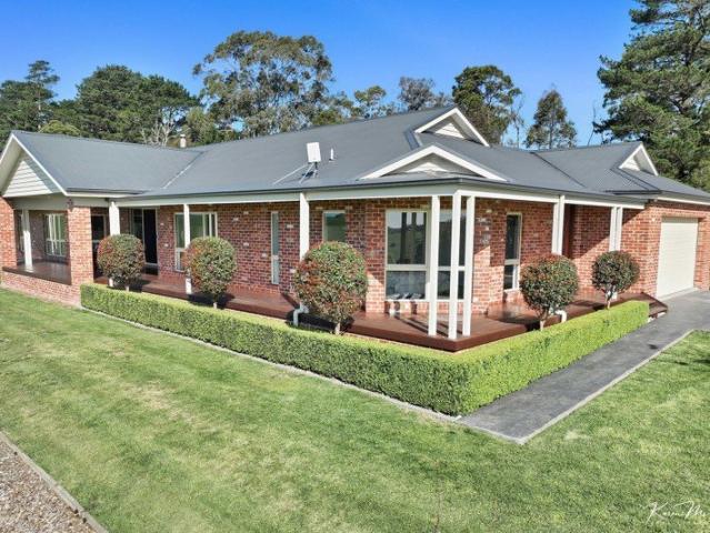 EXECUTIVE COUNTRY LIVING