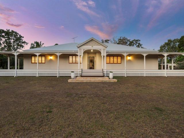 Executive Coastal Acreage Living Luxury, Lifestyle & Sophisticated Family Design