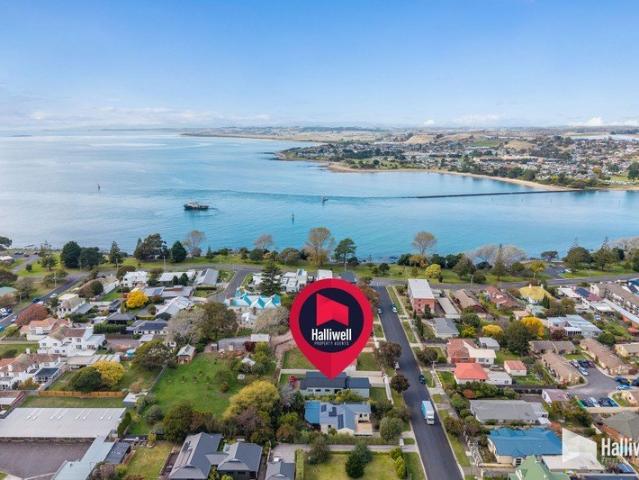Executive Coastal Living in the Heart of Devonport