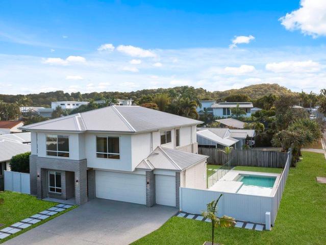 Executive Coastal Living with a Spectacular 15m Freshwater Pool