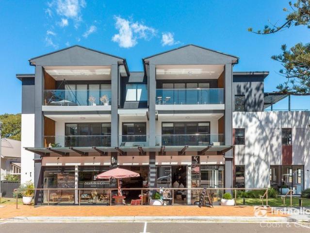Executive Coastal Living Top Floor Apartment
