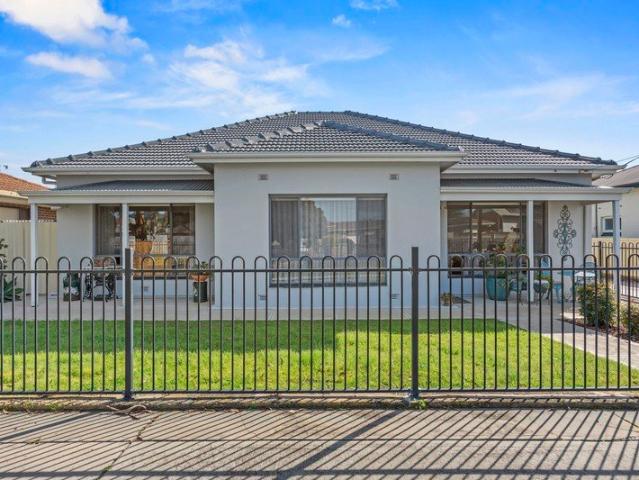 Executive Coastal Luxury Meets Uncompromised Ease on Desirable Jetty Road