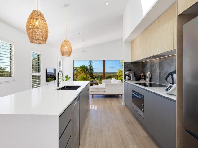 EXECUTIVE COASTAL MASTERPIECE WITH SECONDARY DWELLING, 4 CAR GARAGING AND OCEAN VIEWS!