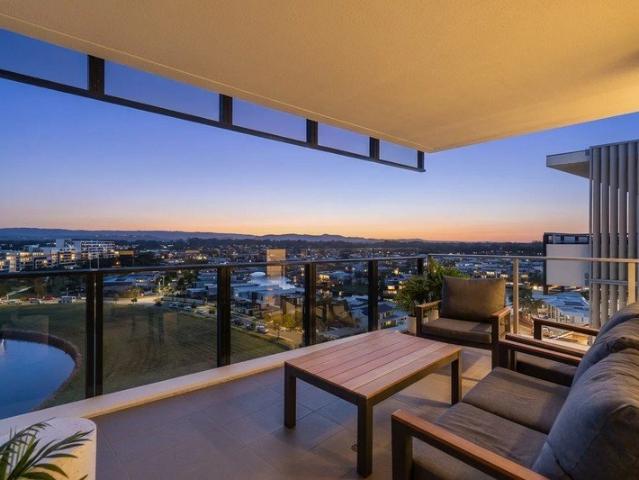 Executive Corner Apartment with Panoramic Views & Resort Style Facilities