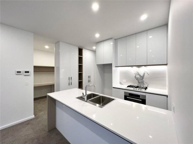 Executive Corner Residence Beautiful 3 Bedroom!