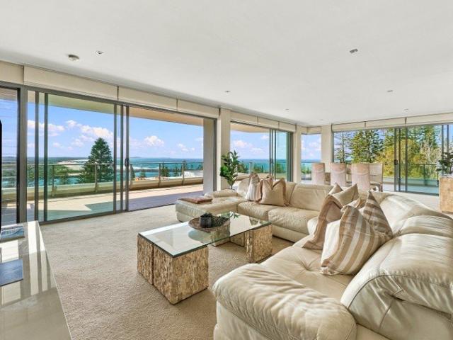 Executive CBD Living With Panoramic Coastal Views