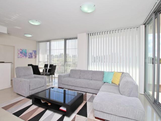 Executive CBD Living with Spectacular Views