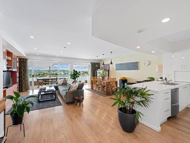 Executive and Private Apartment with Beautiful Dual Level River Views