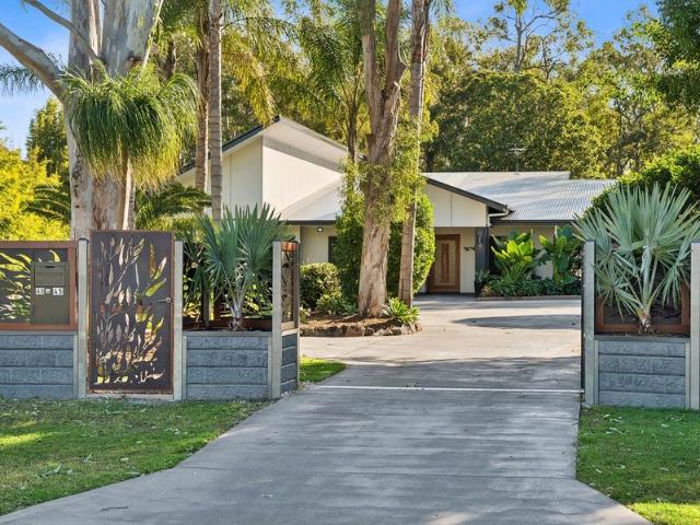 Executive Acreage Luxury Living, Space and Exceptional Versatility