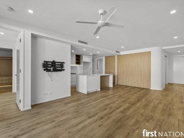 Executive Apartment In The Heart Of Cleveland !