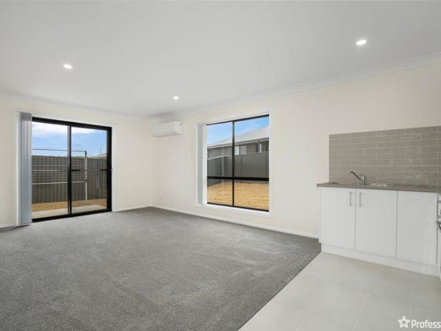 EXECUTIVE APARTMENT WAITING FOR YOU TO CALL HOME!